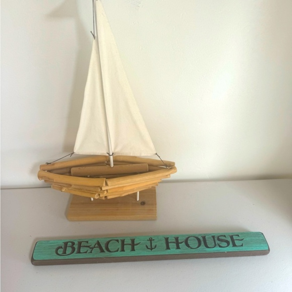 Sailboat decor! “Driftwood” base and canvas sail are so darling! Lightweight⛵️